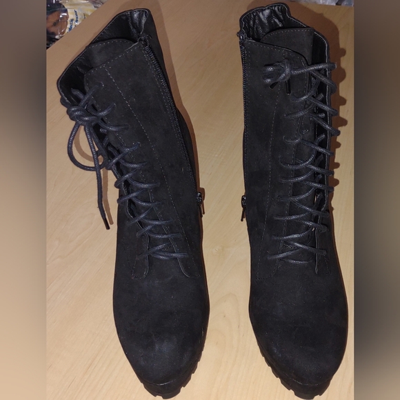 DELIA LACE UP BOOTIE - Picture 3 of 4